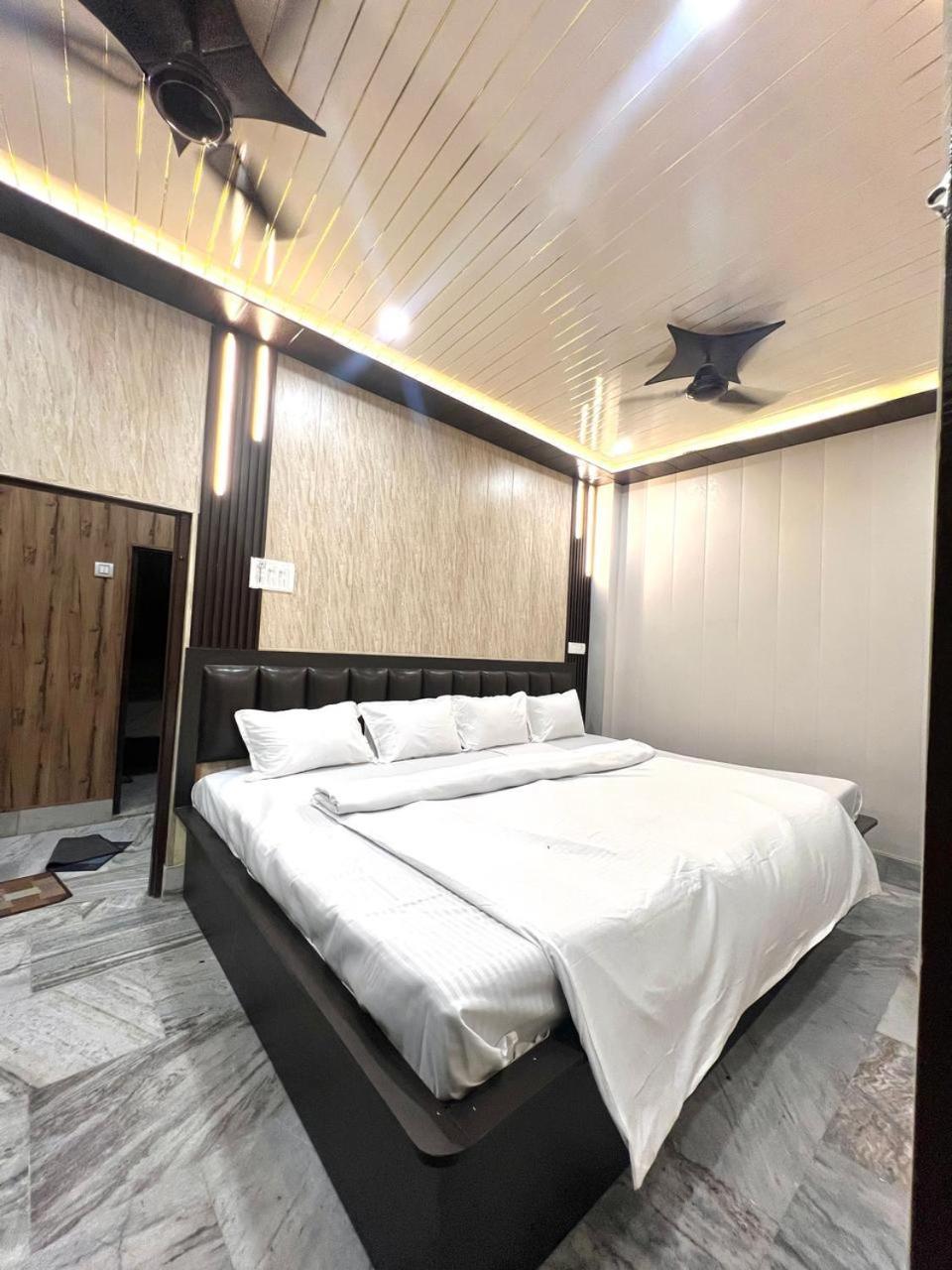 Durga P Guest House Near Harishchandra Ghat Varanasi Bagian luar foto