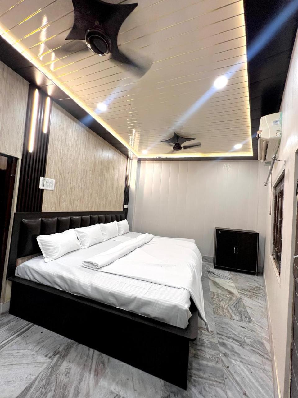 Durga P Guest House Near Harishchandra Ghat Varanasi Bagian luar foto
