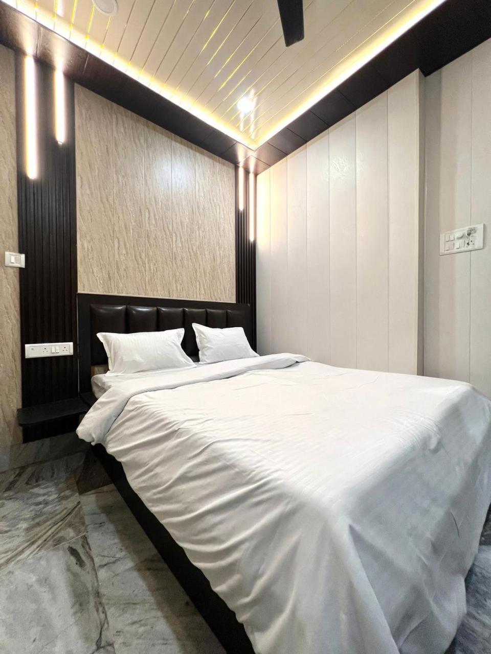 Durga P Guest House Near Harishchandra Ghat Varanasi Bagian luar foto