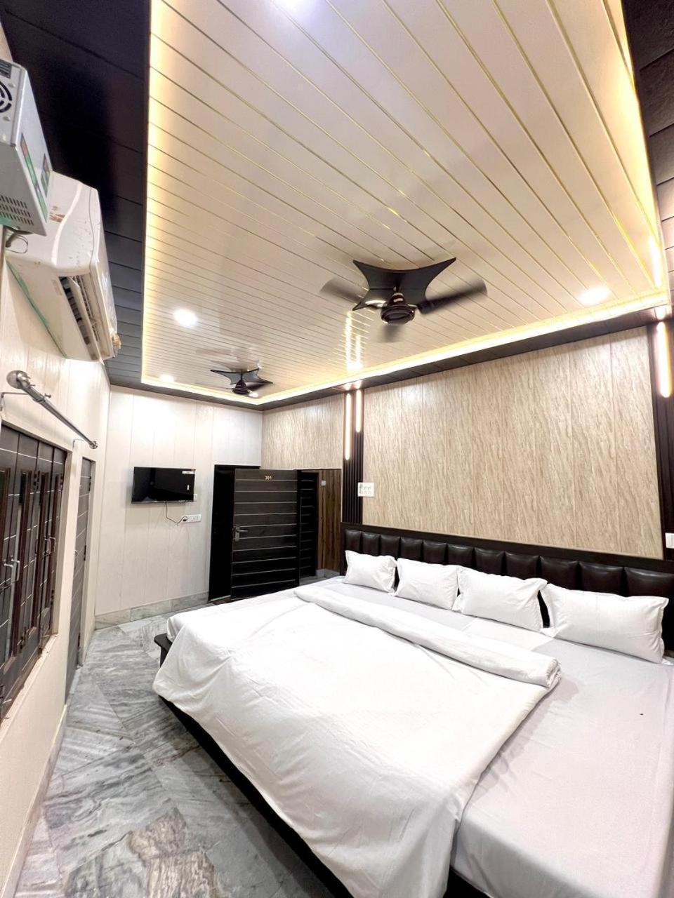 Durga P Guest House Near Harishchandra Ghat Varanasi Bagian luar foto