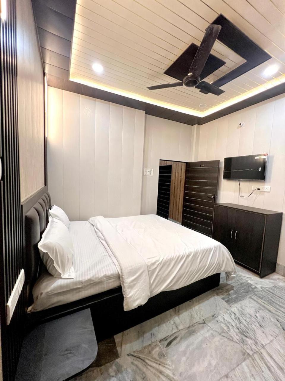 Durga P Guest House Near Harishchandra Ghat Varanasi Bagian luar foto