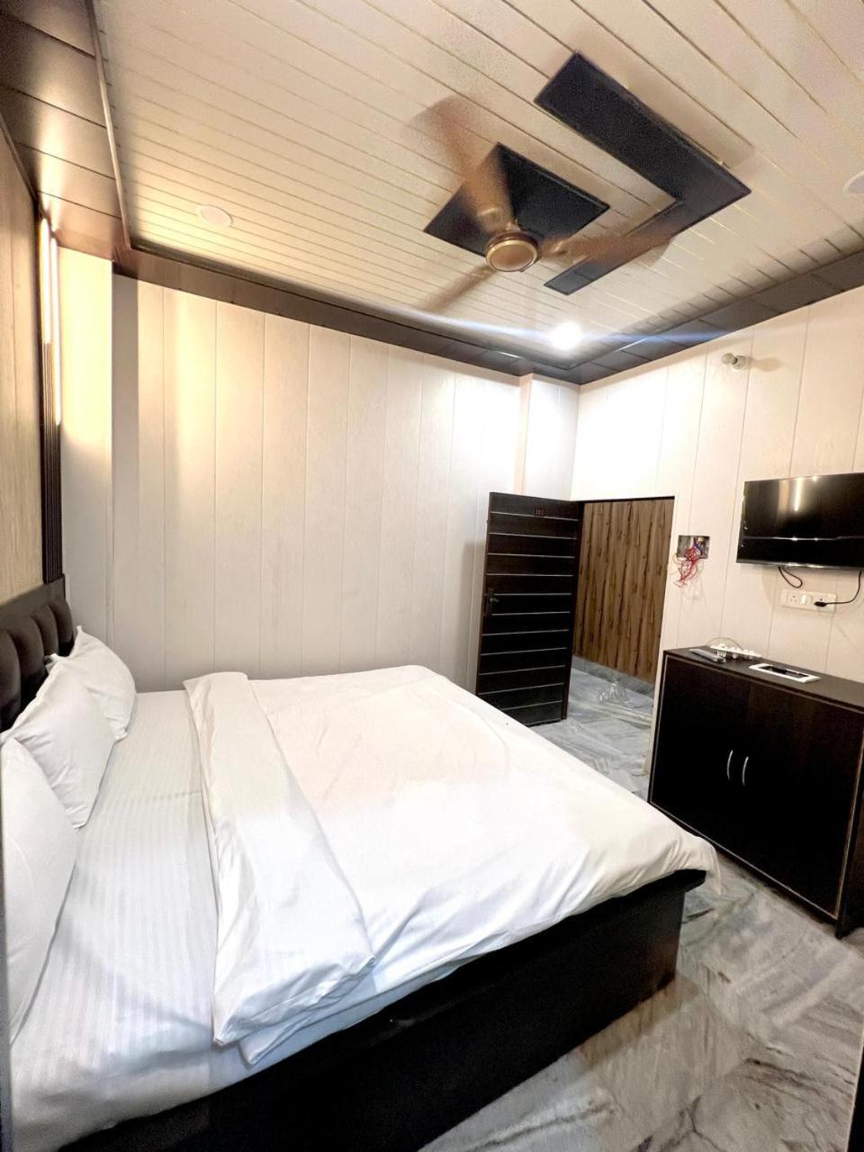Durga P Guest House Near Harishchandra Ghat Varanasi Bagian luar foto